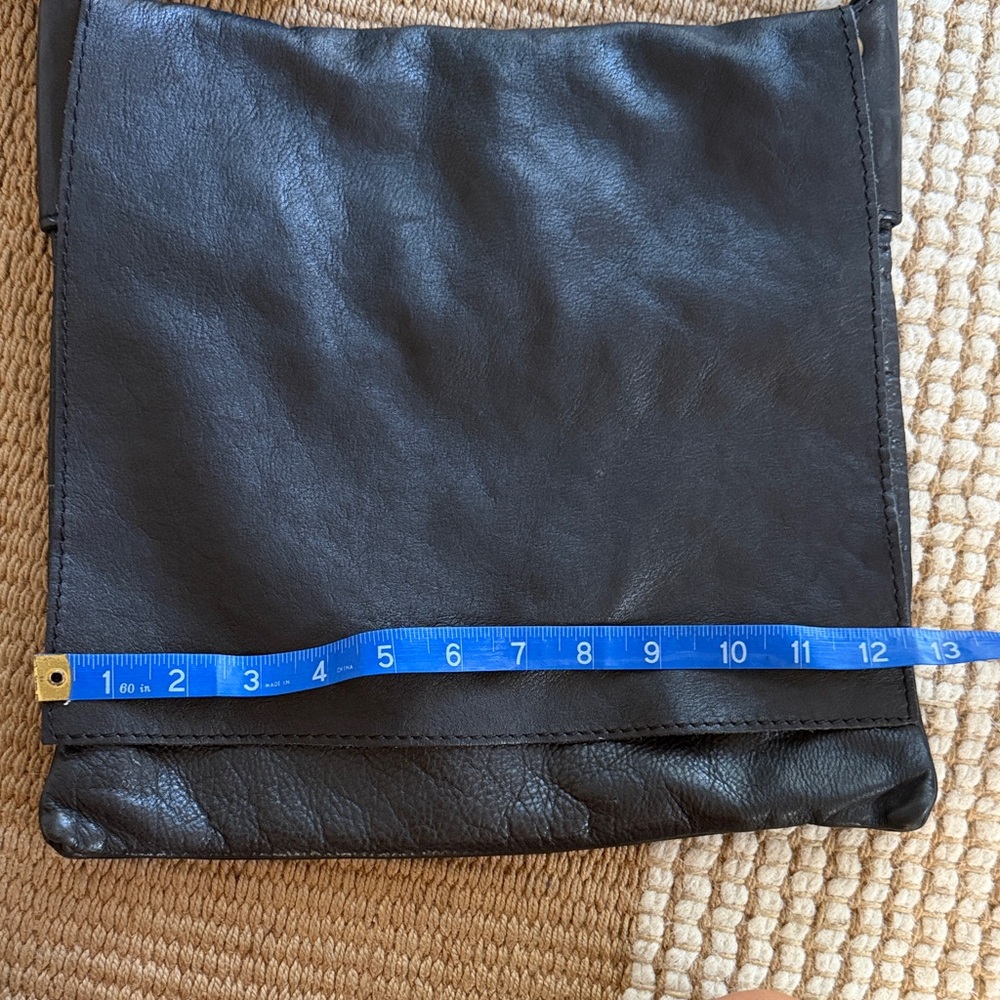 Classic Black Leather Crossbody Bag - Picture 3 of 7
